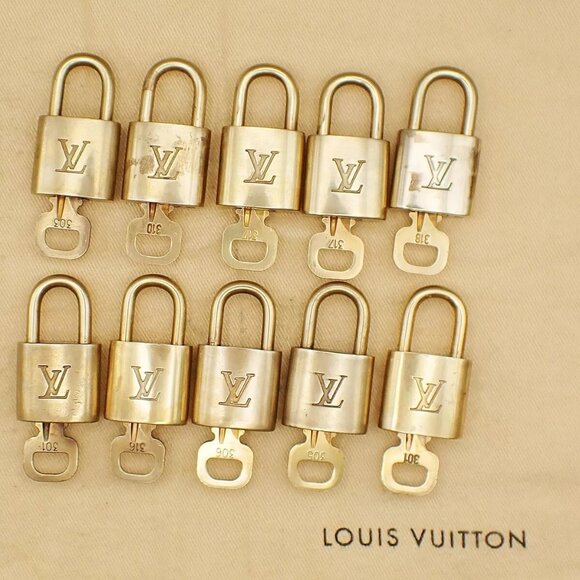 LOUIS VUITTON LV 10 Set Padlock Key Bag Charm Cadena Gold Plated France - Picture 9 of 16